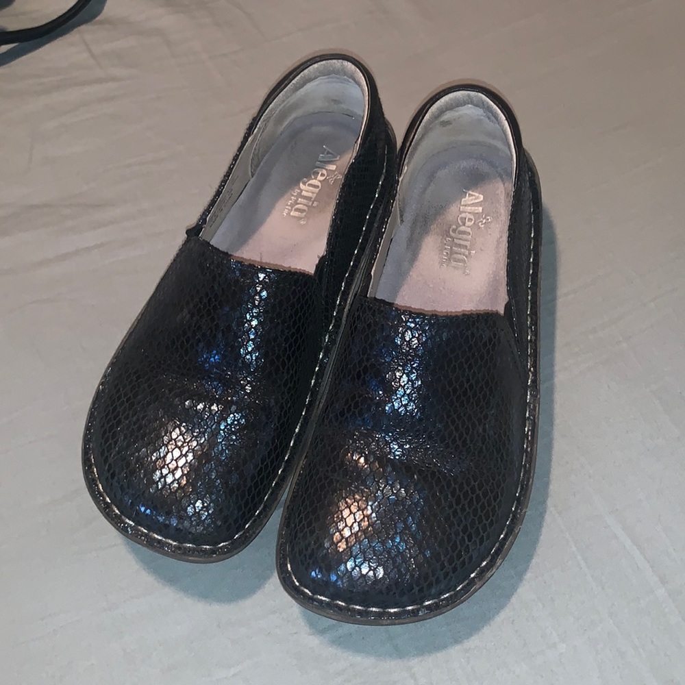 Algeria medical clogs